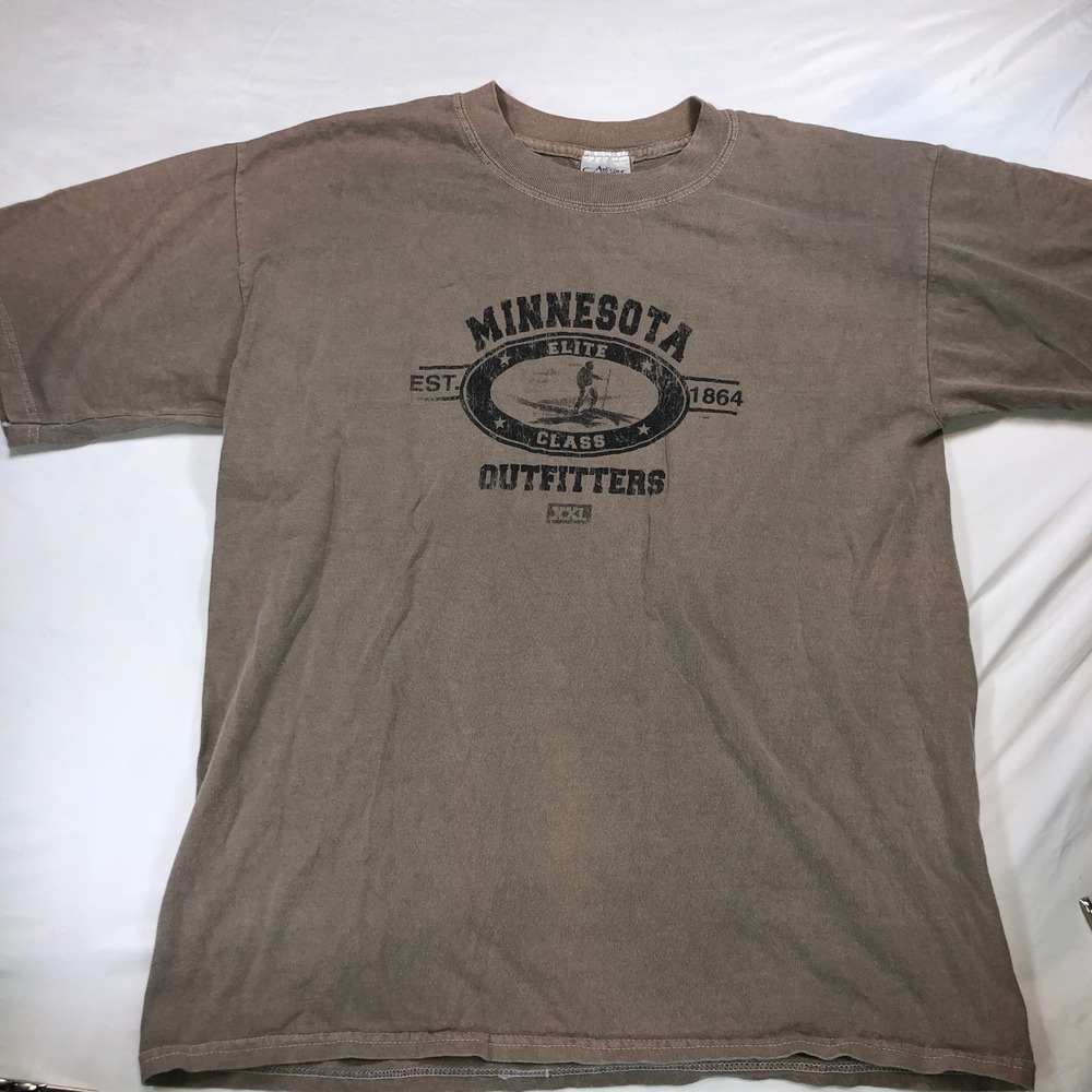 Artisans Minnesota Elite Class Outfitters T-Shirt Brown Graphic Mens L USA Made